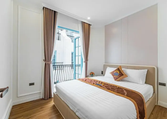 Sun - Pool, Walk To Beach, Upto 20 Pp * Ha Long