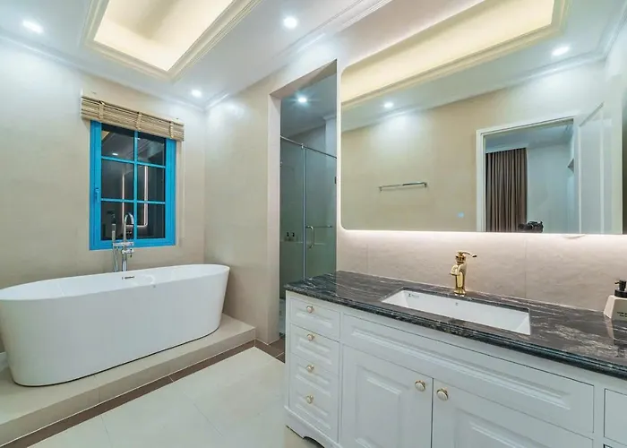Villa Sun - Pool, Walk To Beach, Upto 20 Pp *
