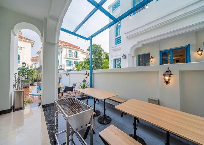 Sun - Pool, Walk To Beach, Upto 20 Pp